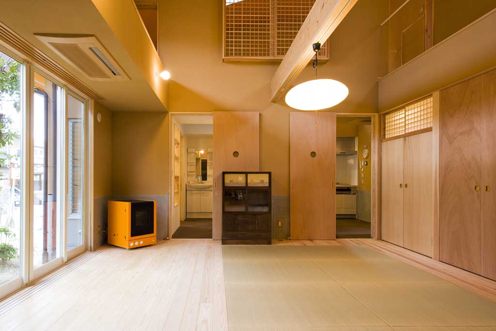 上部は吹き抜けとこの家の一番の特徴のアール天井