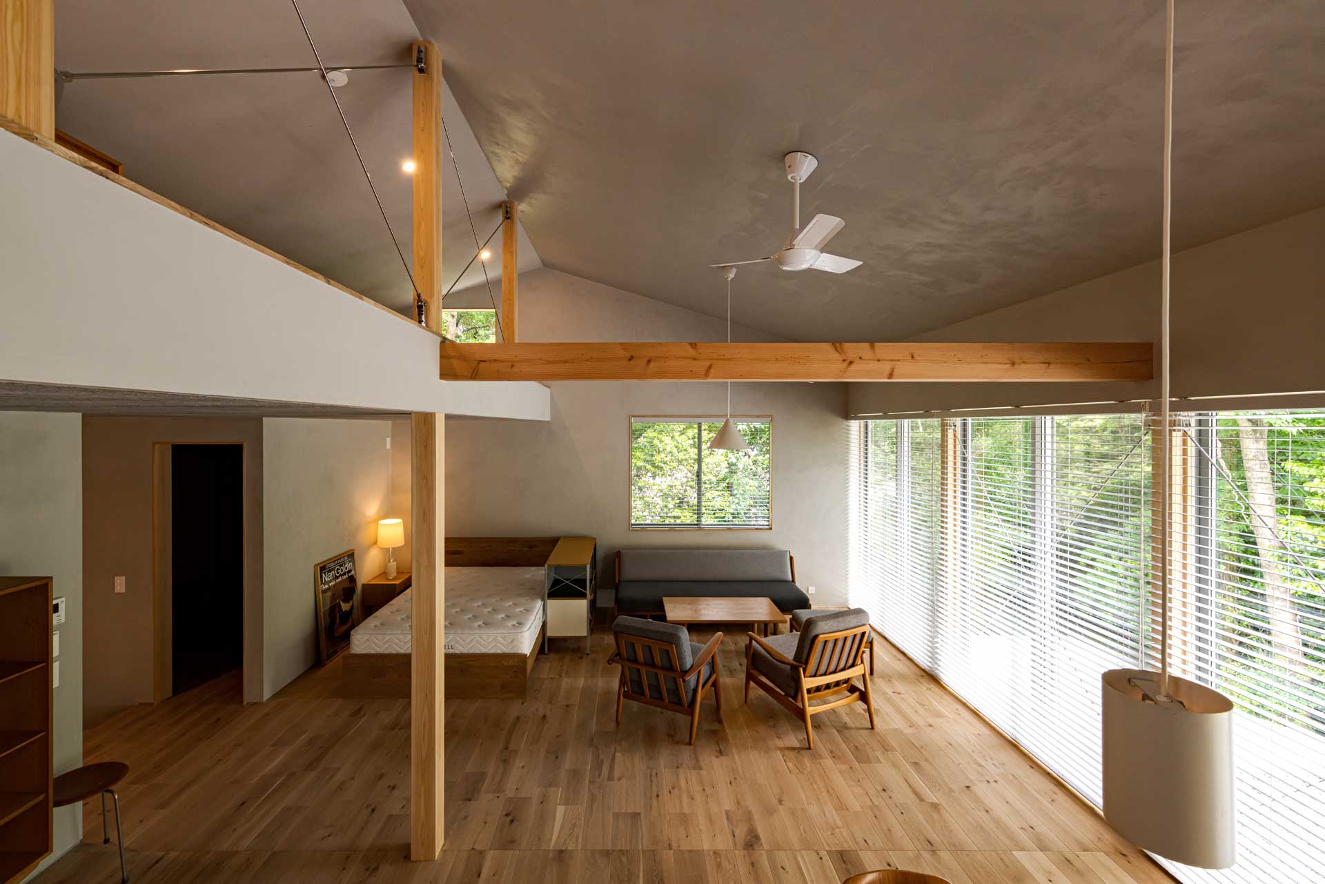 傾斜地の小さなの平屋